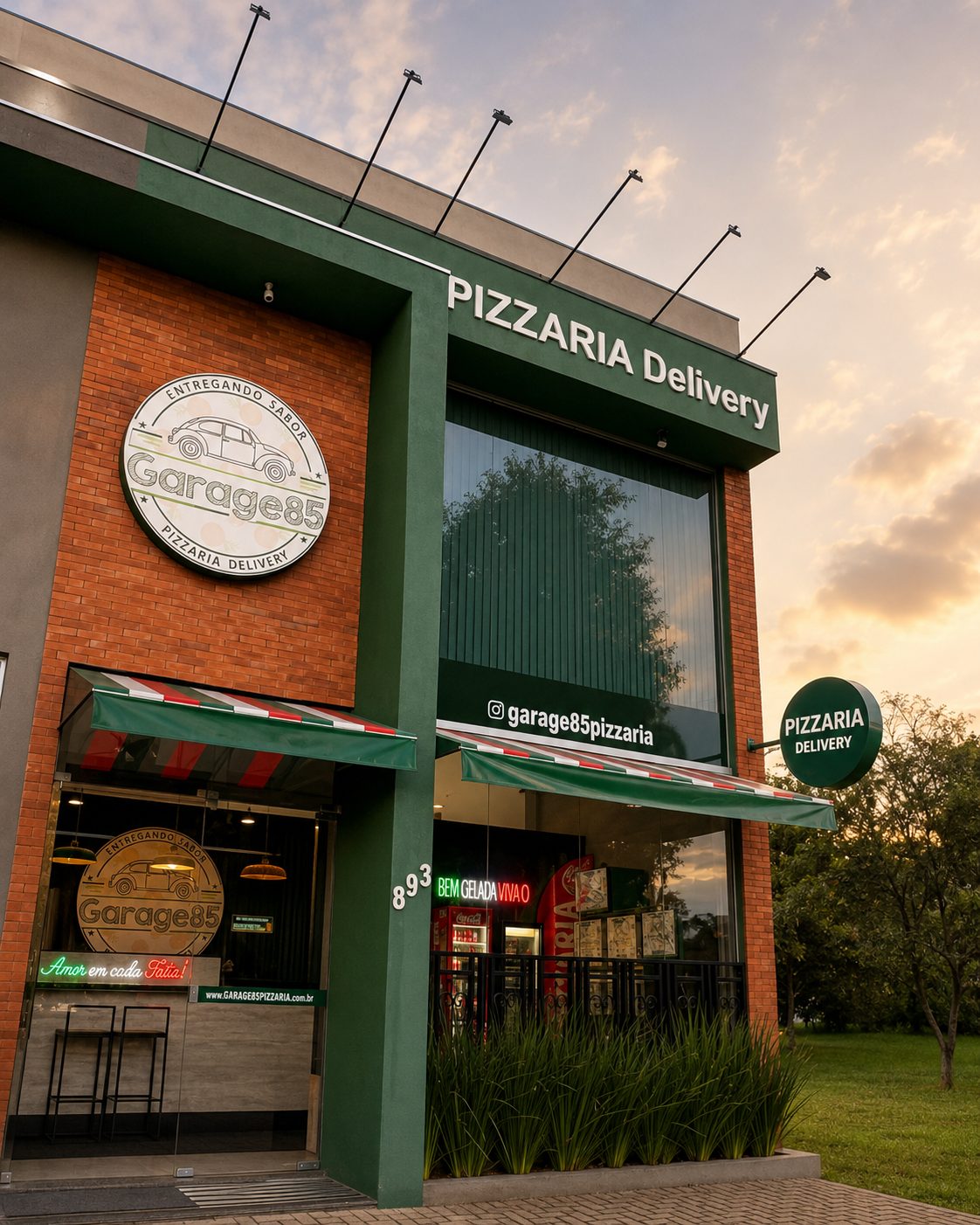 Fachada da Garage85 Pizzaria Delivery em Novo Hamburgo, ao fim de tarde