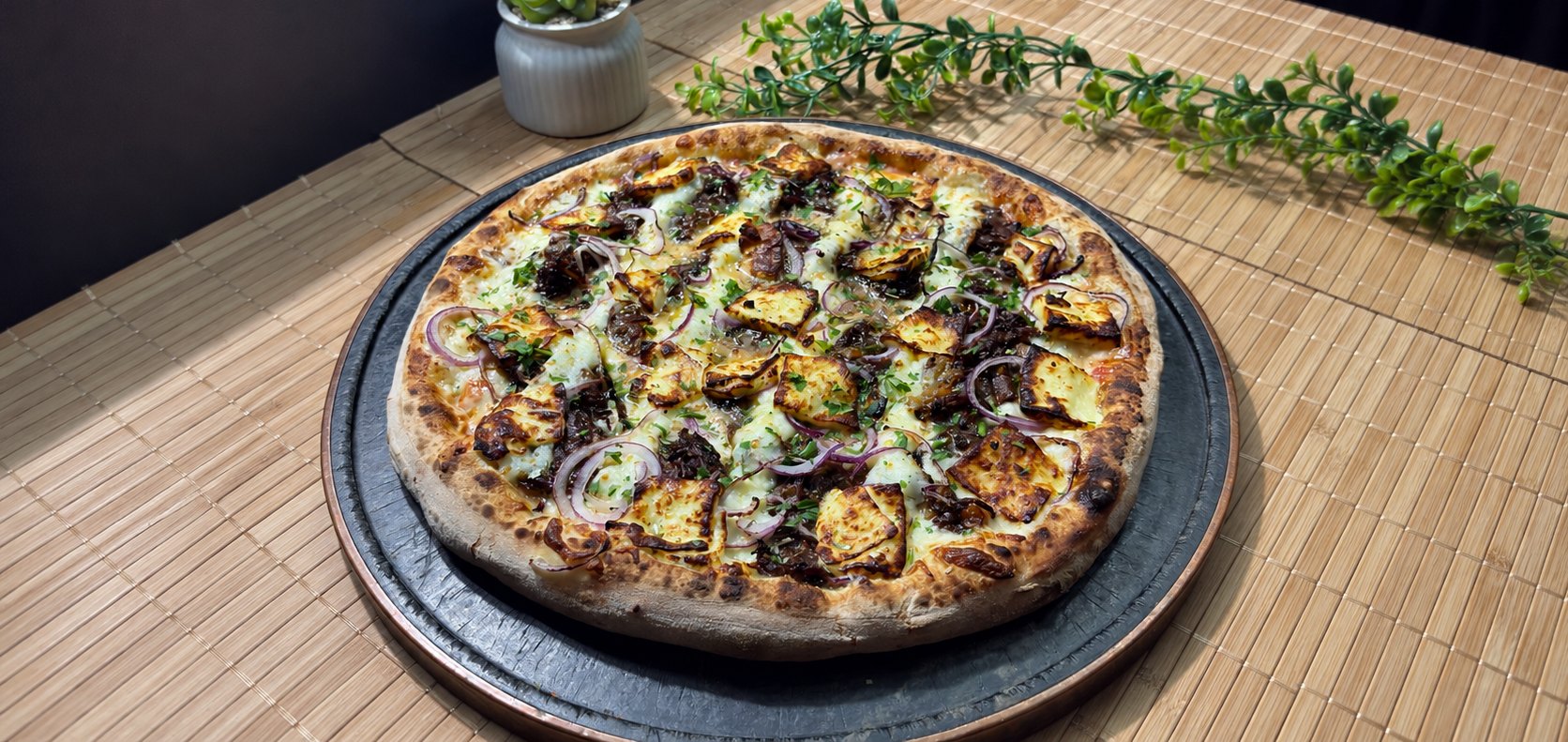 Pizza de Costela com Queijo Coalho da Garage85
